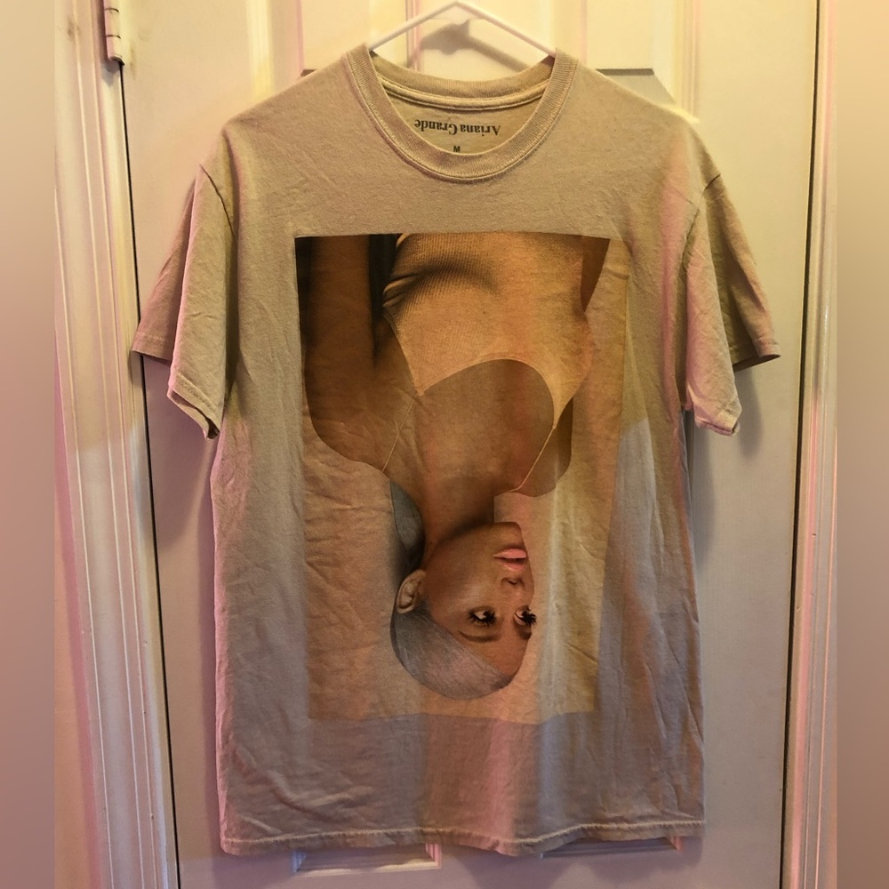 Ariana Grande Sweetener Concert Shirt Size M